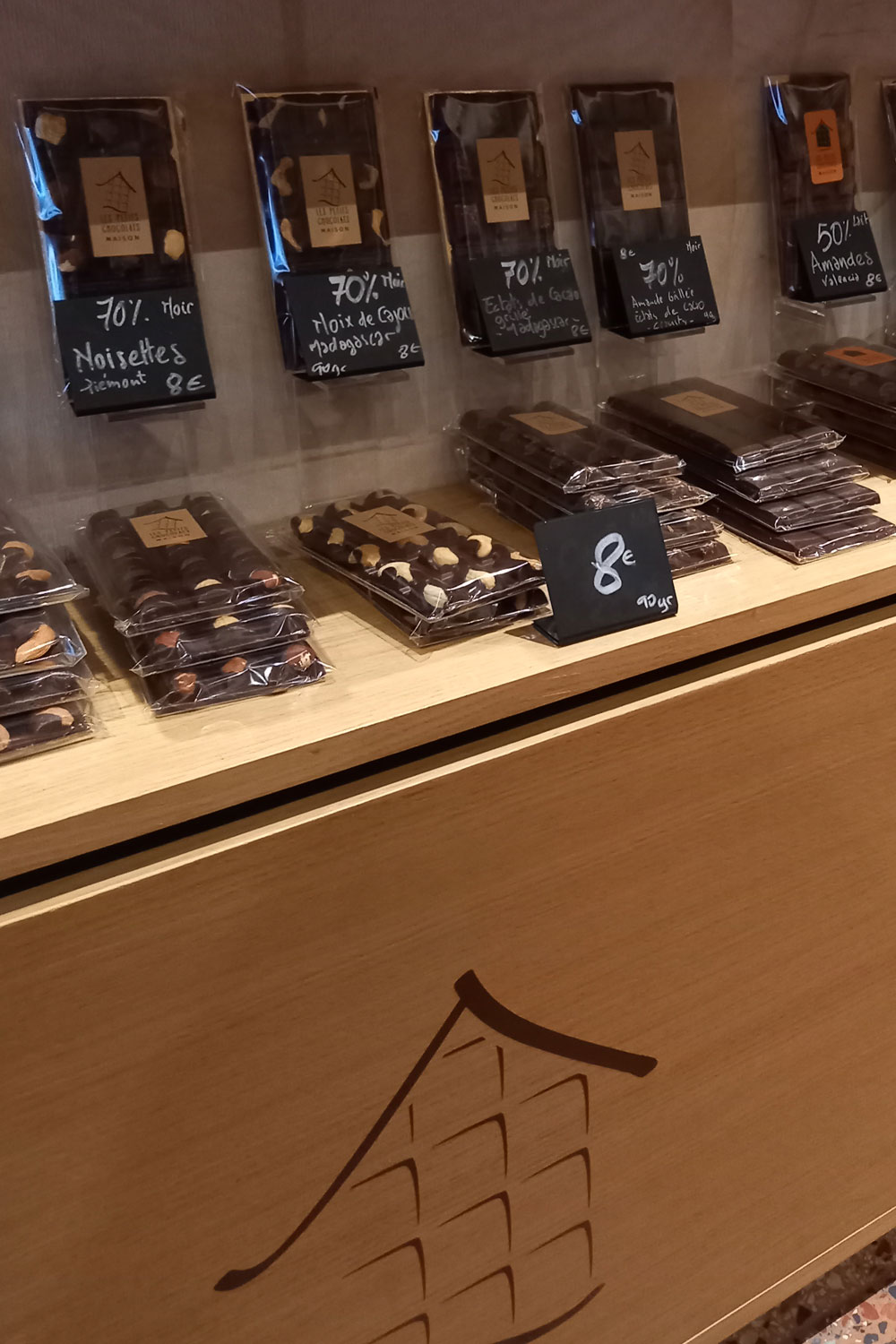 Designdelo-conception-agencement-conseil-professionnels-boutique-chocolat-1 Détail étagère et rangement