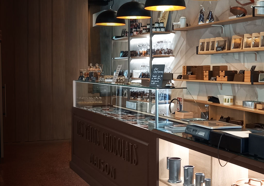 Designdelo-conception-agencement-conseil-professionnels-boutique-chocolat-13bis Grand comptoir de la chocolaterie les petits chocolats Maison.
