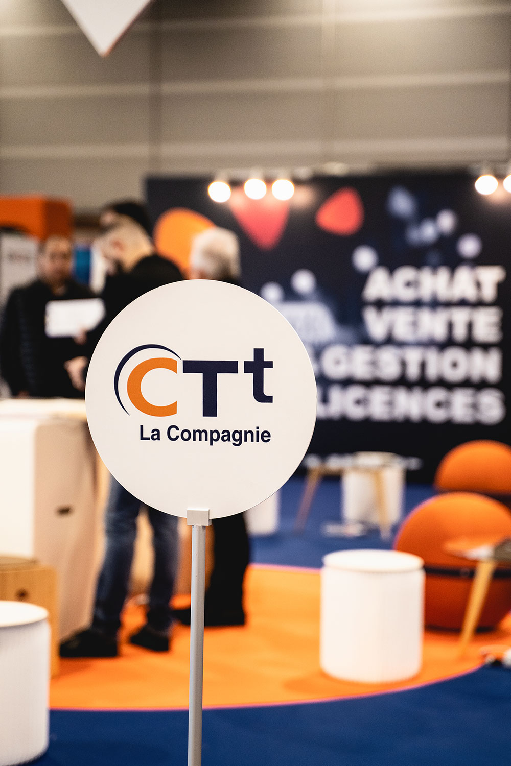 Designdelo-conception-agencement-conseil-professionnels-stand-salon-1 Pancarte CTT, salon du taxi